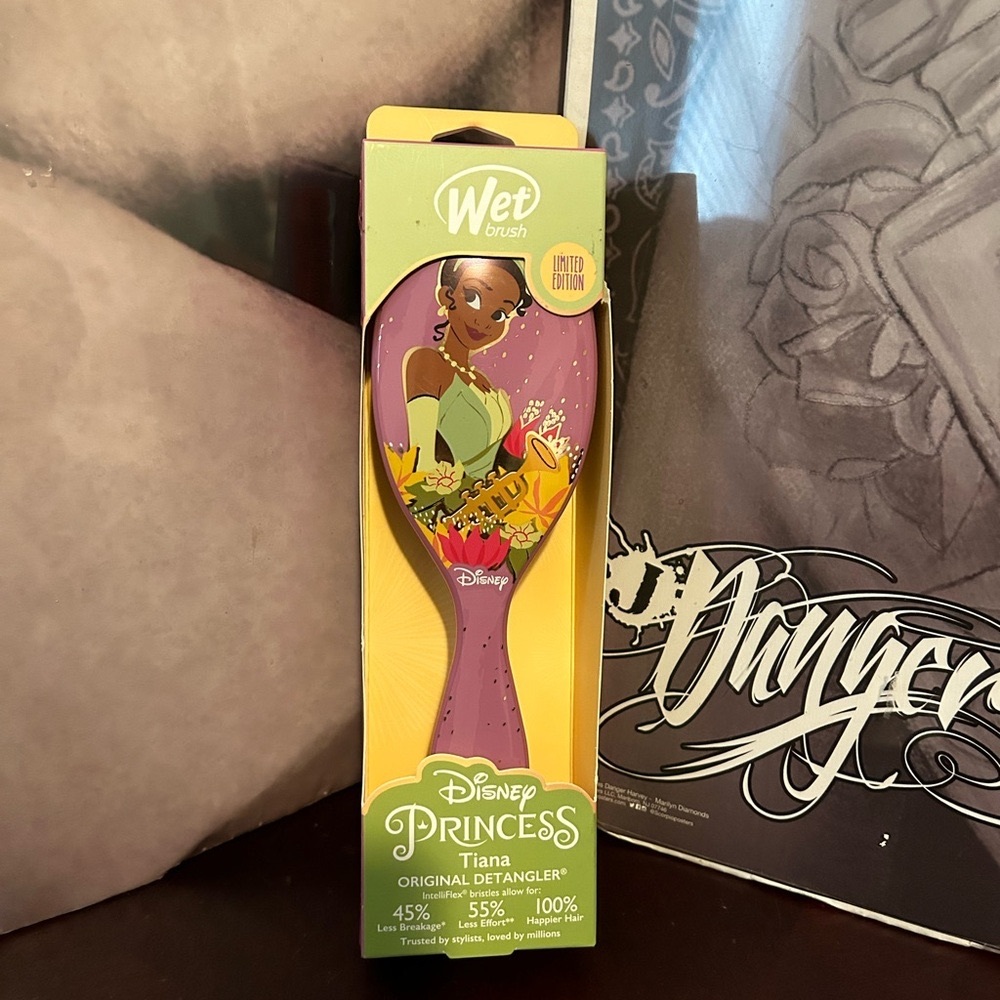 NWT DISNEY PRINCESS TIANA WET BRUSH